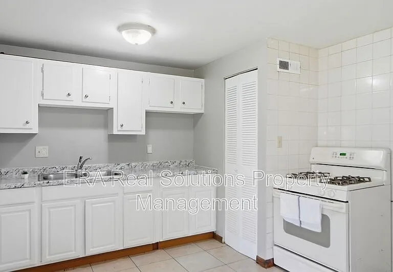 881 Kingsford Rd #A — Photo 8