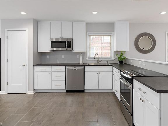 5th image of 1915 Belcrest Dr
