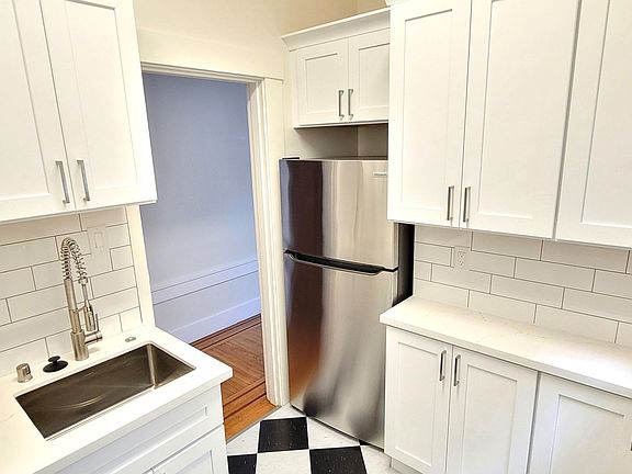 4th image of 191 Frederick St #3