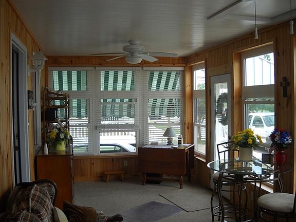 3rd image of 102 Roosevelt Blvd