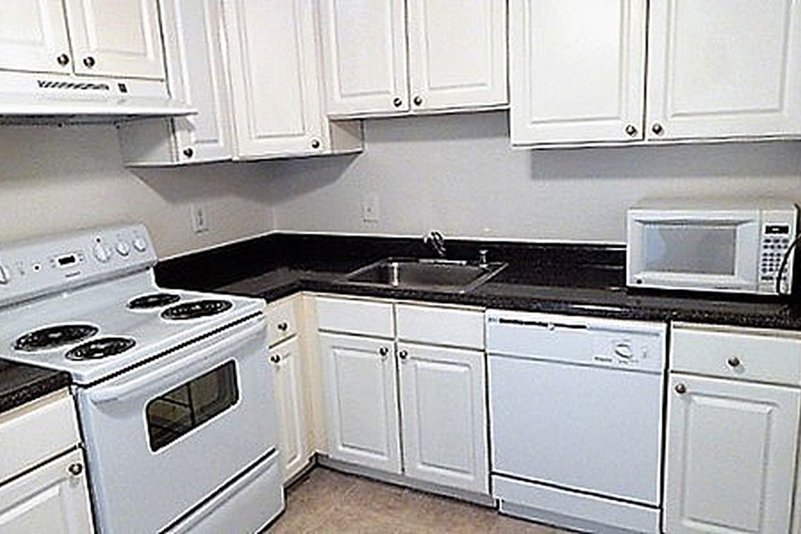 Chasemont Apartments - Kitchen 1