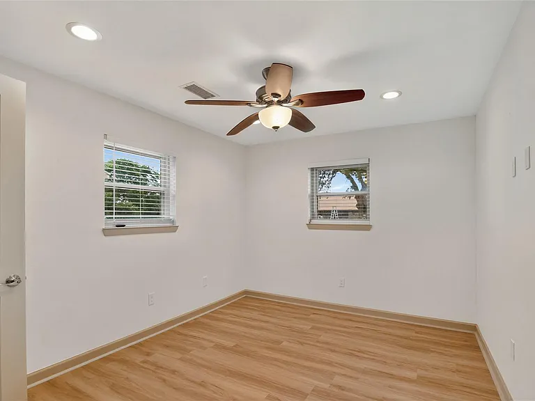 3208 Woodstone Dr — Photo 24