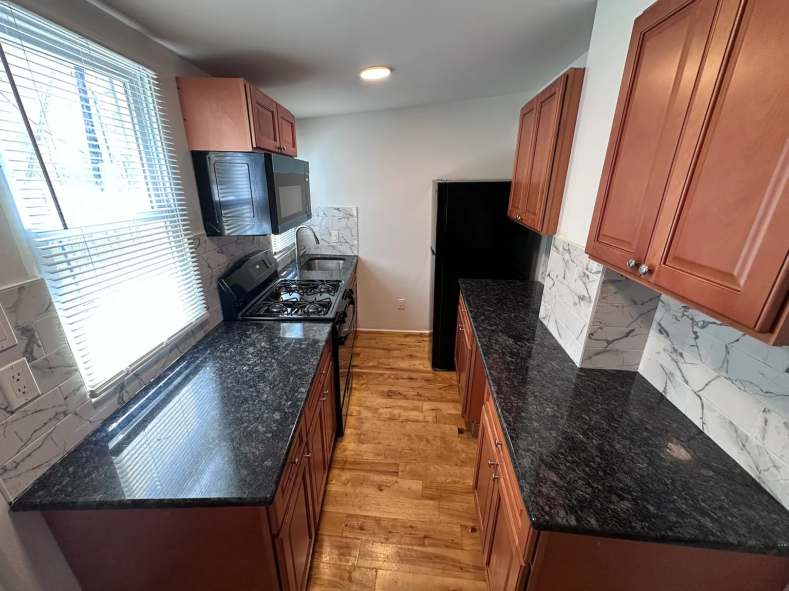 2 bed, 1.5 bath, 700 sqft, $1,395 — Photo 4