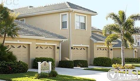Luxury coach home in the Sabal Palm community