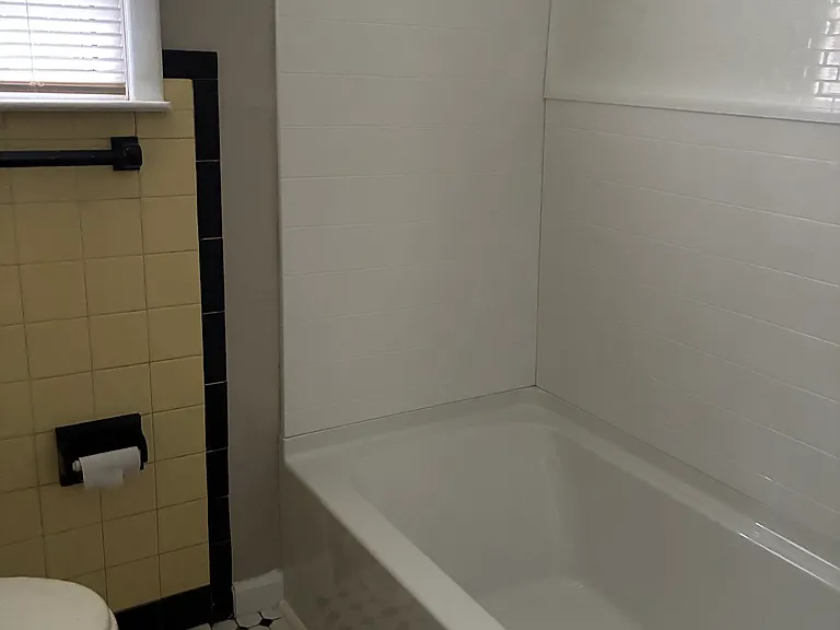 1023 Farragut Ave — Photo 6
