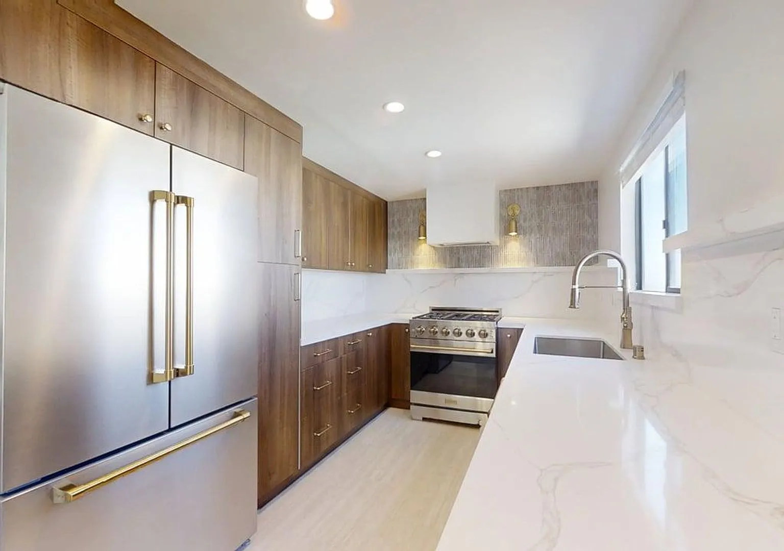 2438 Myrtle Ave — Photo 3