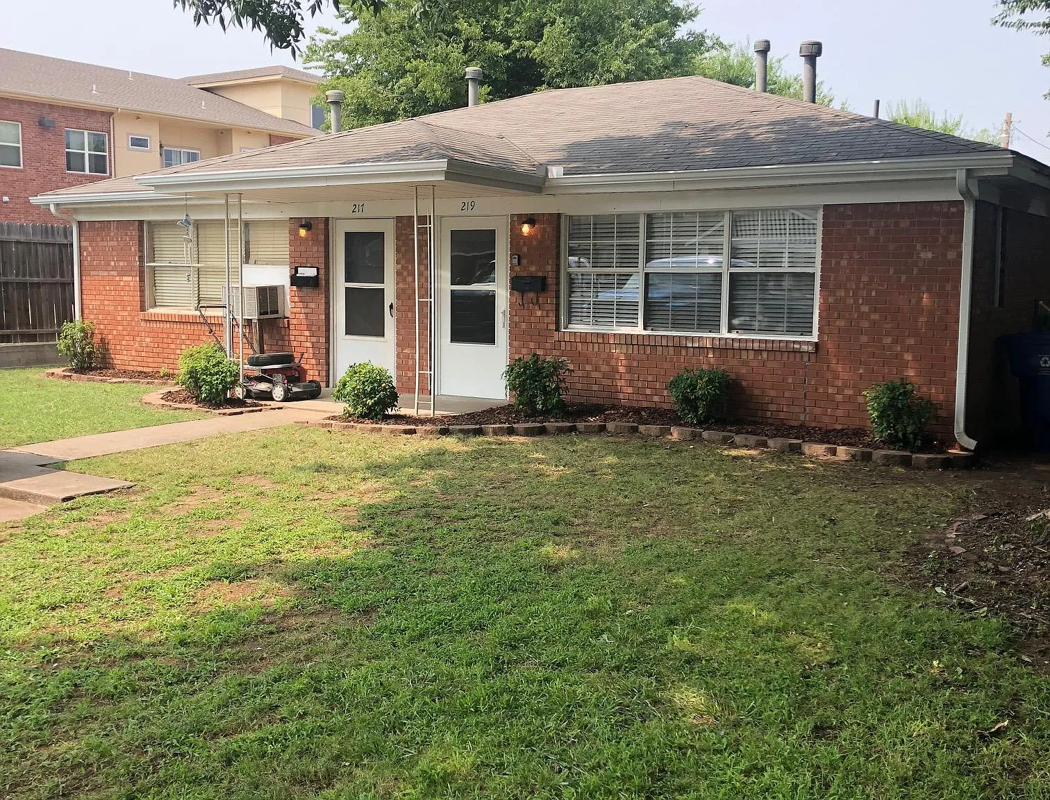 2 bed, 700 sqft, $1,500 — Photo 1