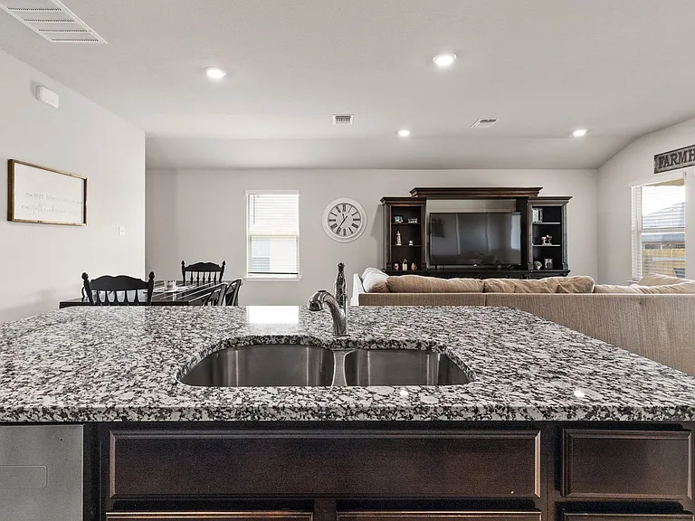 3600 Fountain View Dr — Photo 11