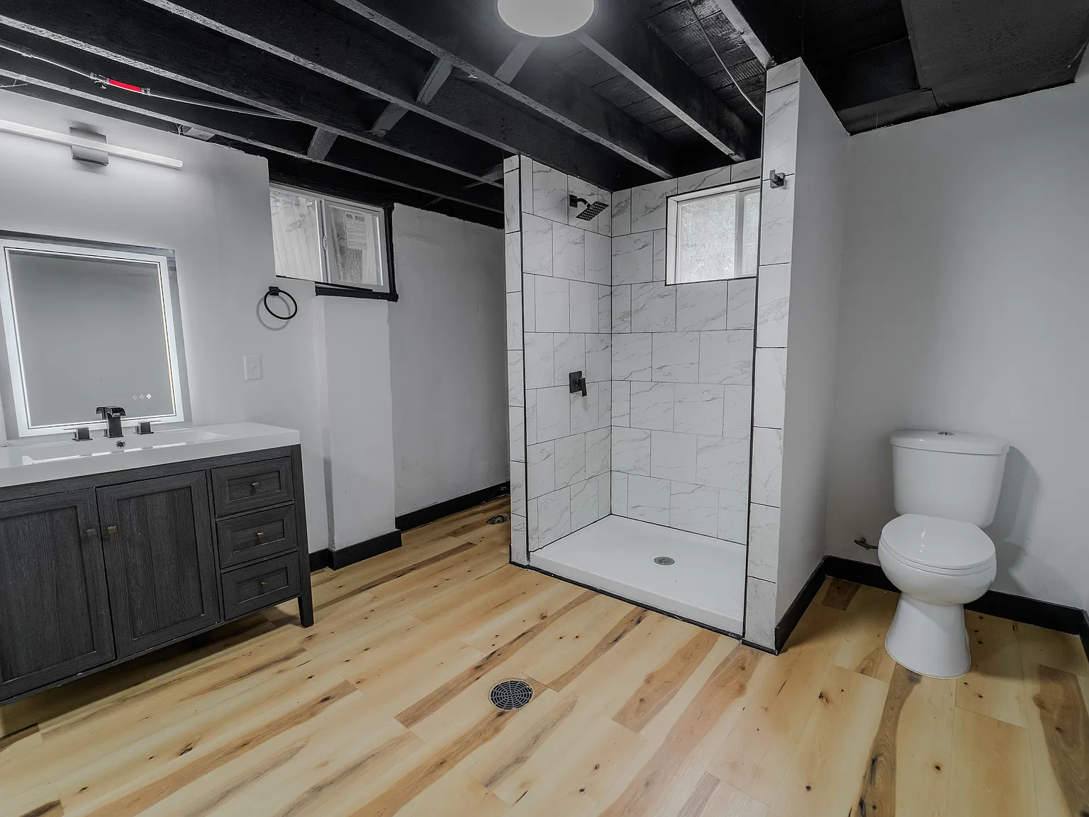5 bed, 984 sqft, $2,000 — Photo 4