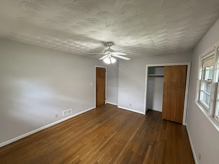 113 Midland Dr — Photo 18