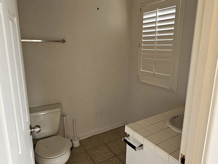 5629 Desert View Dr — Photo 8
