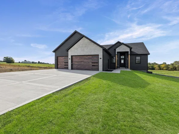1108 Trail View Dr, Baldwin City, KS 66006