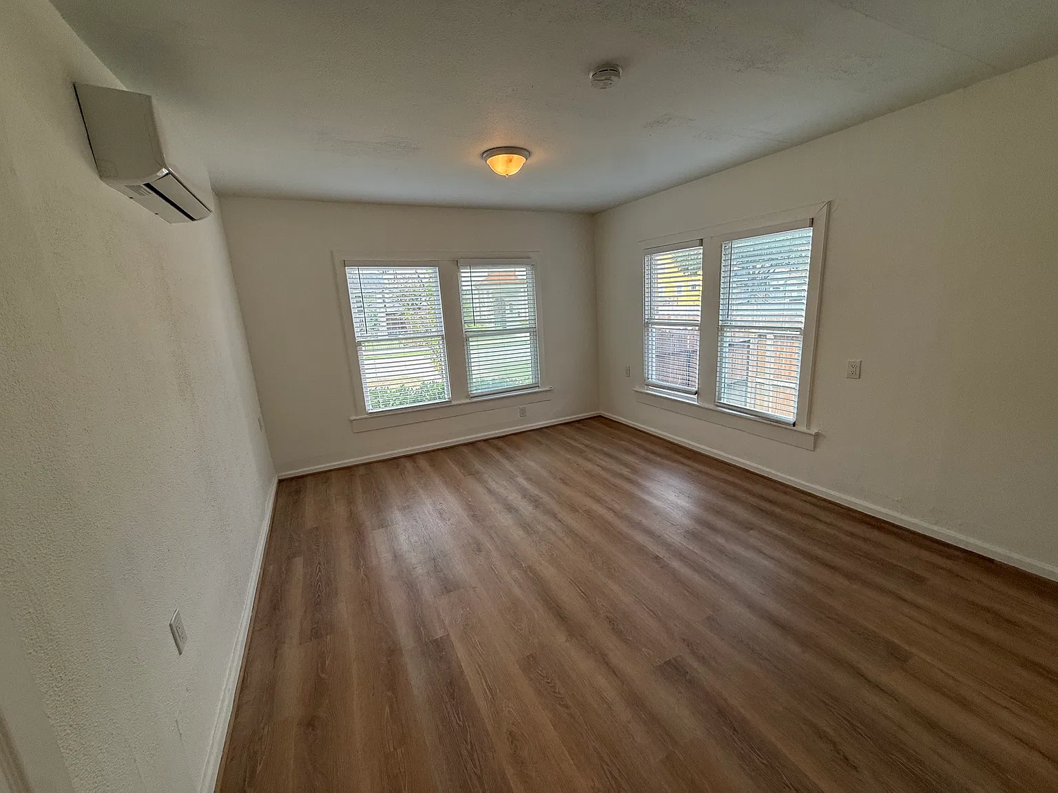 2 bed, 1013 sqft, $2,290 — Photo 3