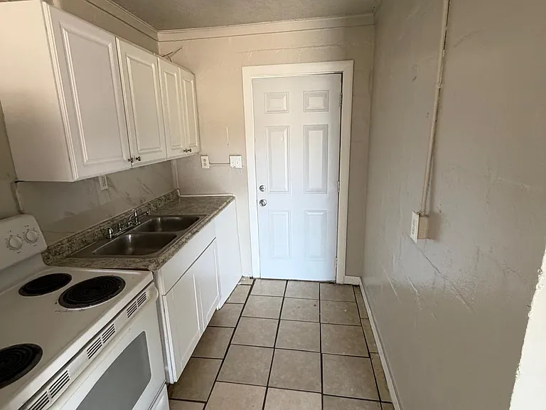 541 Washington Ave #8 — Photo 3