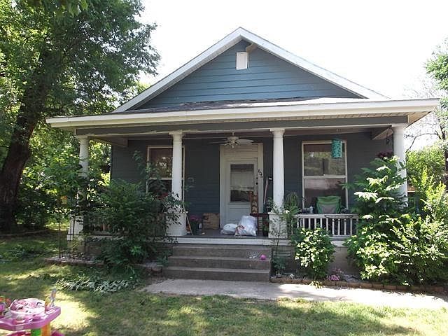 1st image of 806 SE 4th St