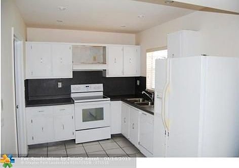 4th image of 603 SW 79th Ave