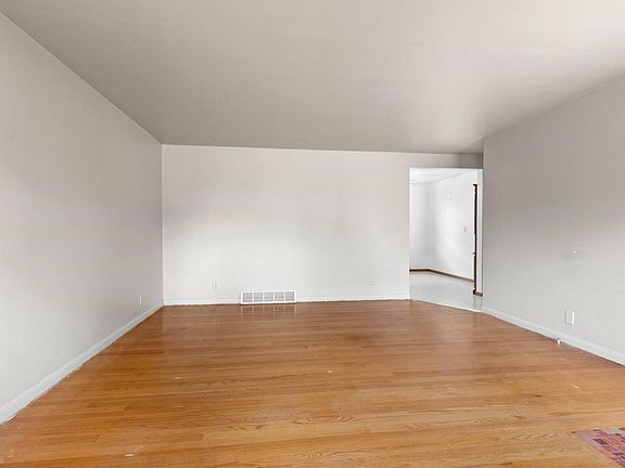 3rd image of 620 Bomier St