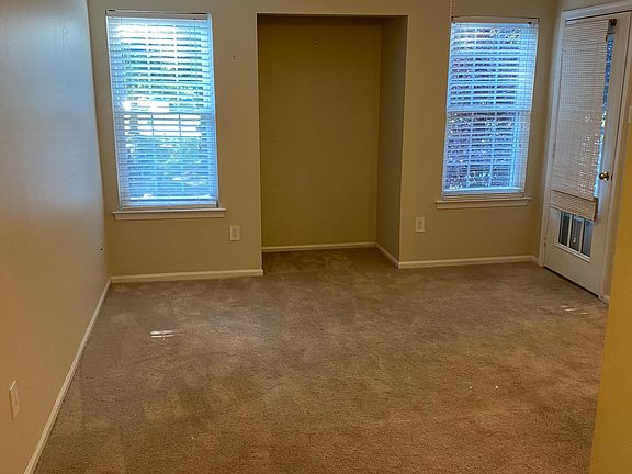 3rd image of 402 Diamond Dr