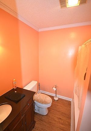 5th image of 1520 N Vine