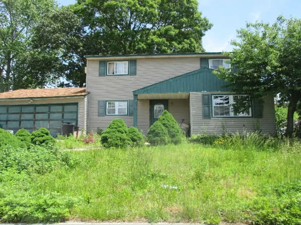 47 College Rd, Selden, NY 11784