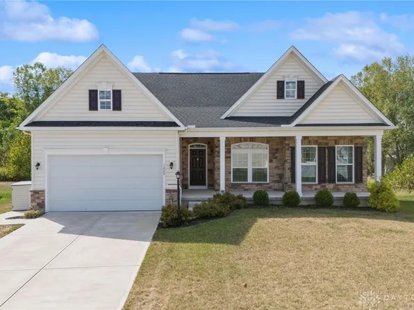 1225 Crystal Harbour Dr, Fairborn, OH 45324