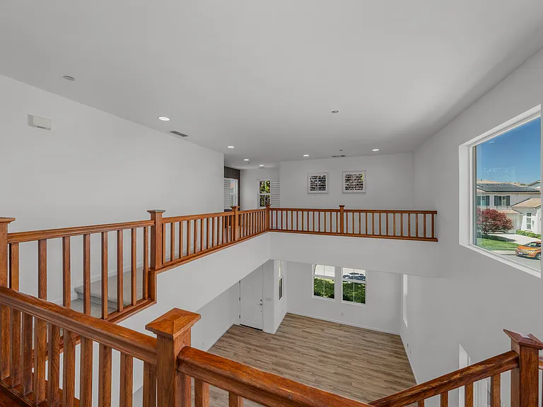 100 Portsmouth Dr — Photo 22