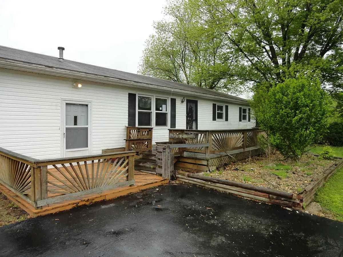 2010 E Nixon Dr photo 1