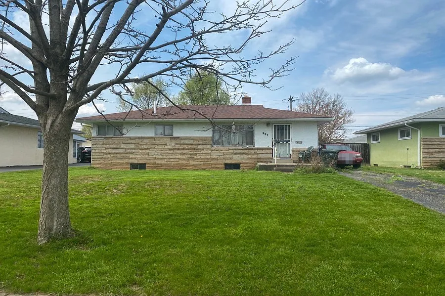 827 Miriam Dr W photo 1