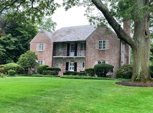 75 Willow Rd, Woodmere, NY 11598