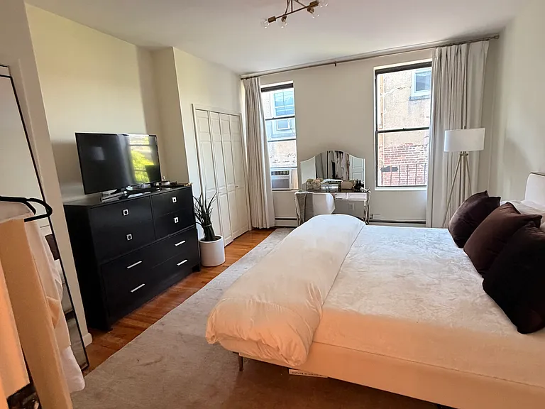 1104 Washington St #7 — Photo 9