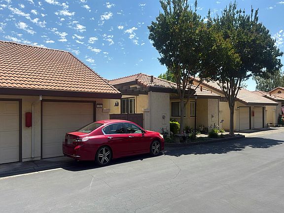 2nd image of 71 Fountain Grove Cir