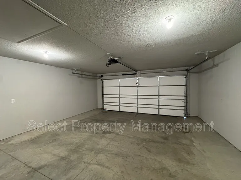 390 Zebulon Cv — Photo 15