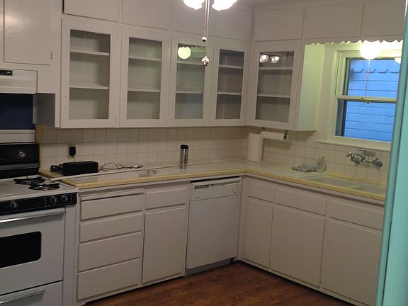 3rd image of 1608 Elmwood Ave