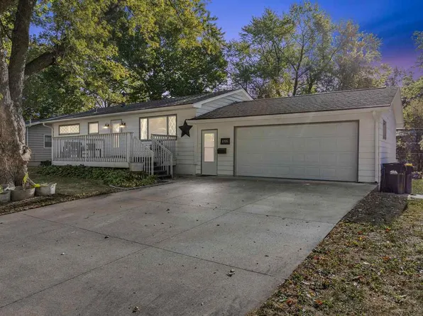 2721 Friendship St, Iowa City, IA 52245