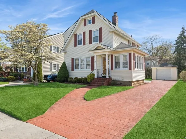135 Adams Street, Garden City, NY 11530