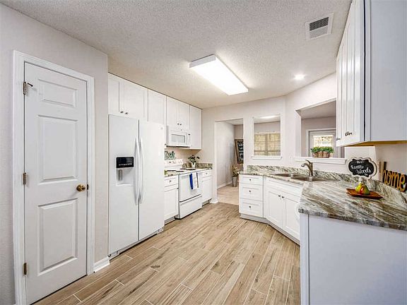 3rd image of 8647 Ramble Woods Dr