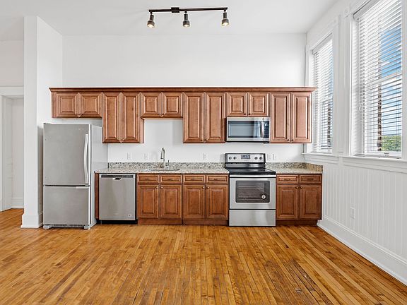 5th image of 900 Saint James St #301