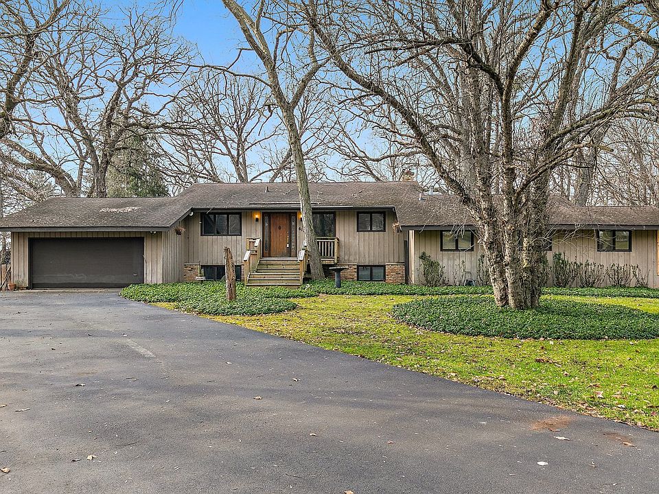 1st image of 611 Hawthorne Ct