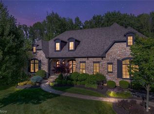 552 Club Dr W, Aurora, OH 44202