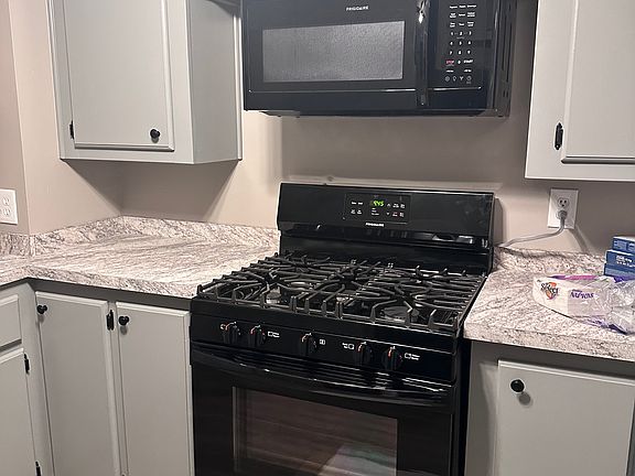 3rd image of 135 Somerton Ave Floor 1