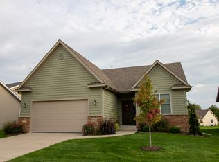 5333 Baraboo Ct, Davenport, IA 52804