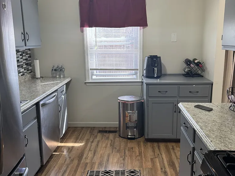 124 Lakeside Dr — Photo 7