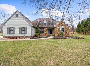 11275 Woodie Glen Dr, Chardon, OH 44024