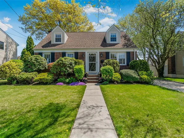 2713 Fortesque Avenue, Oceanside, NY 11572
