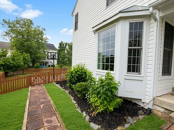 3rd image of 11159 Pond Fountain Ct