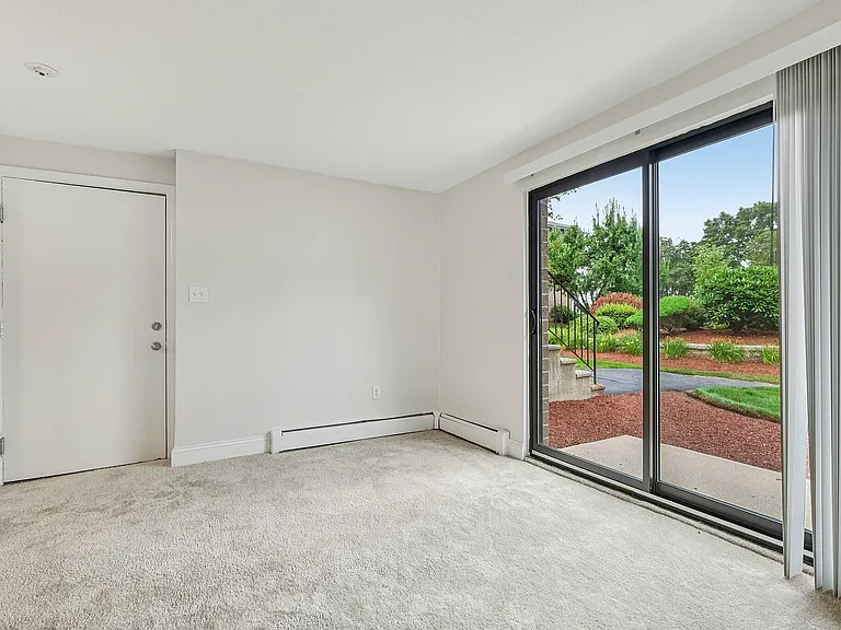 6-web-or-mls-Park St-S1807-006