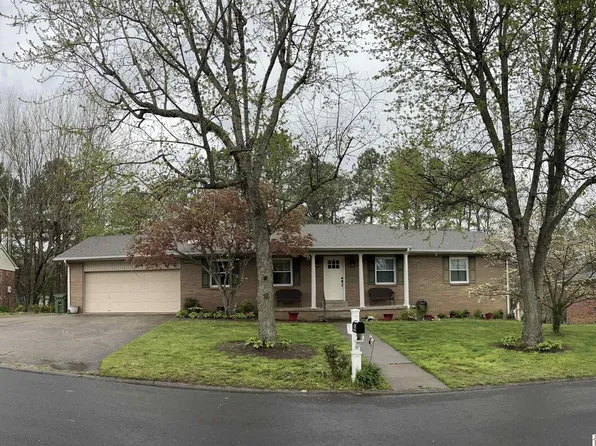 1323 Fairway Cir, Mayfield, KY 42066