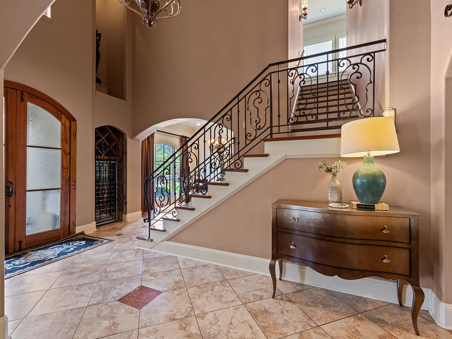 4 bed, 4525 sqft, $4,500 — Photo 2