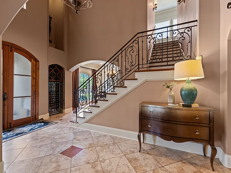 118 W Bayou Pkwy — Photo 2