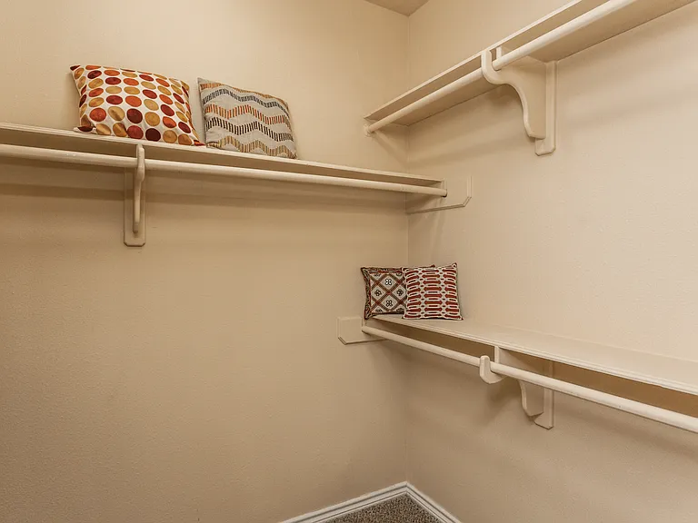 Cimarron Court Apartments — Photo 9